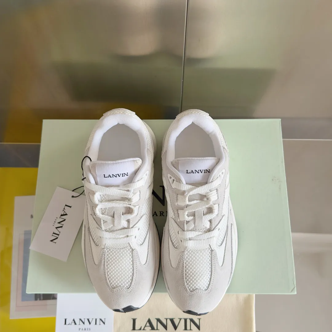 Top version: Couple model 290 Lanvin Lanvin's latest Jla series Couple model Mesh Thick sole Casual sports shoes Running shoes Original purchase, development and production This men's and women's sports shoes are light and comfortable, and the mesh design makes the uppers lighter. They are not afraid of stuffy feet, and the shoes look fashionable when paired with skirts and trousers. The upper is decorated with LANVIN's classic •J logo. The curved lines pay tribute to the circular element of the LANVIN logo, showing the brand's ingenuity. This shoe combines sports, fashion and craftsmanship. The delivery counter has exquisite packaging 🛍📦 ▪️ Fabric: Original customized mesh + cowhide ▪️ Lining: Original imported breathable mesh ▪️ Sole: Exclusive molded foam + TPU material ▪️ Bottom thickness: 4CM ▪️ Size: Women's 35-41 / Men's 39-45
